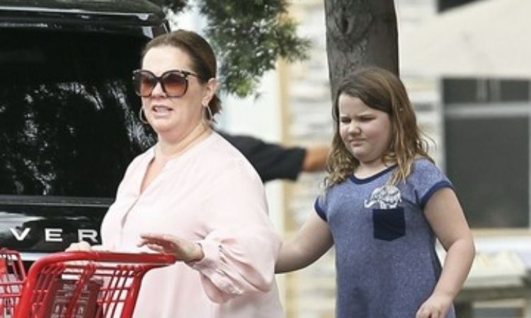 Vivian Falcone with her mother Melissa McCarthy.